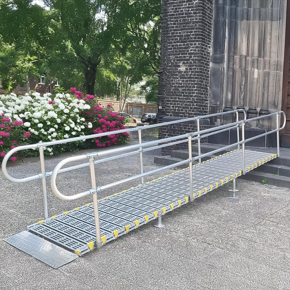 Roll-A-Ramp Rampe für Rollstuhl oder Rollator Kirche