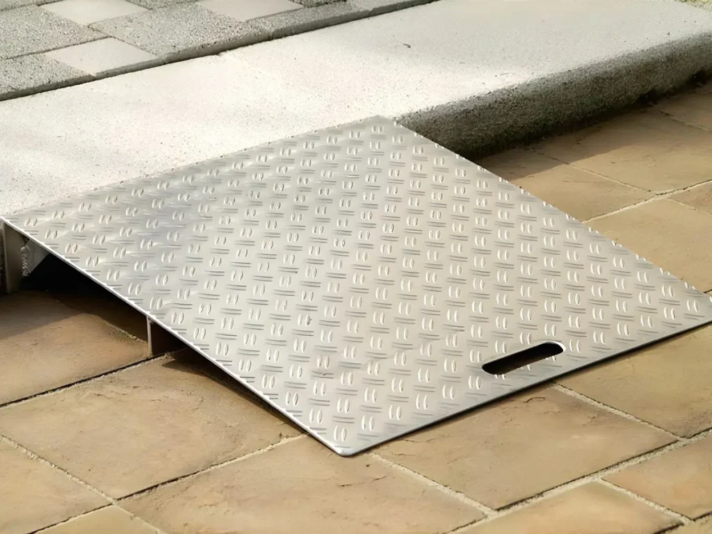 Barrierefreie Rollstuhlrampe Schwellenkeilrampe