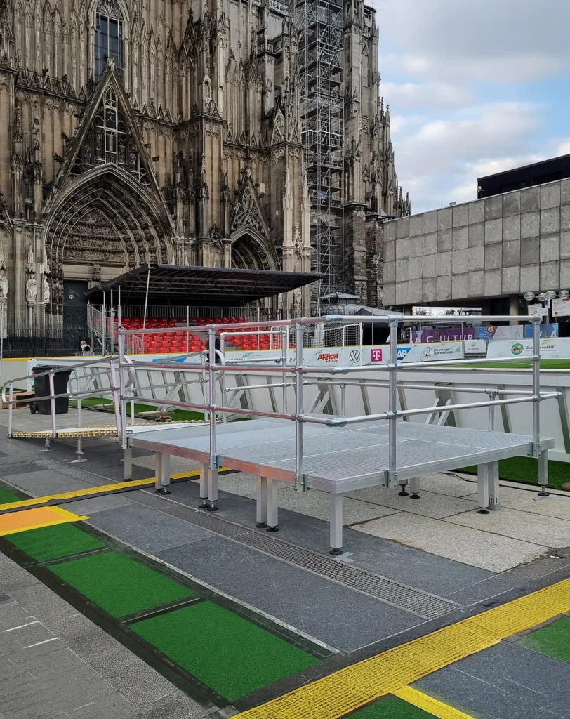 Barrierefreie Rollstuhlrampe Kölner Dom Rampe Podest