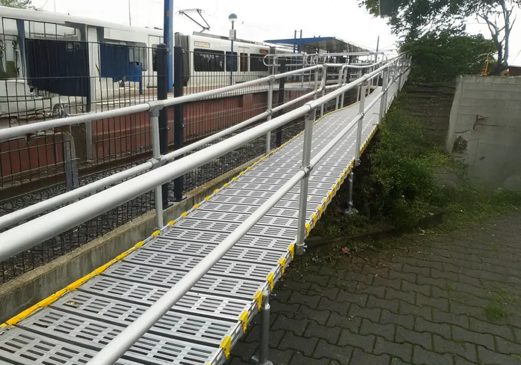 Barrierefreie Rollstuhlrampe Stadbahn Bielefeld