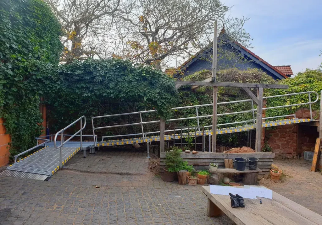 Barrierefreie Rollstuhlrampe -Roll-A-Ramp Hof Garten