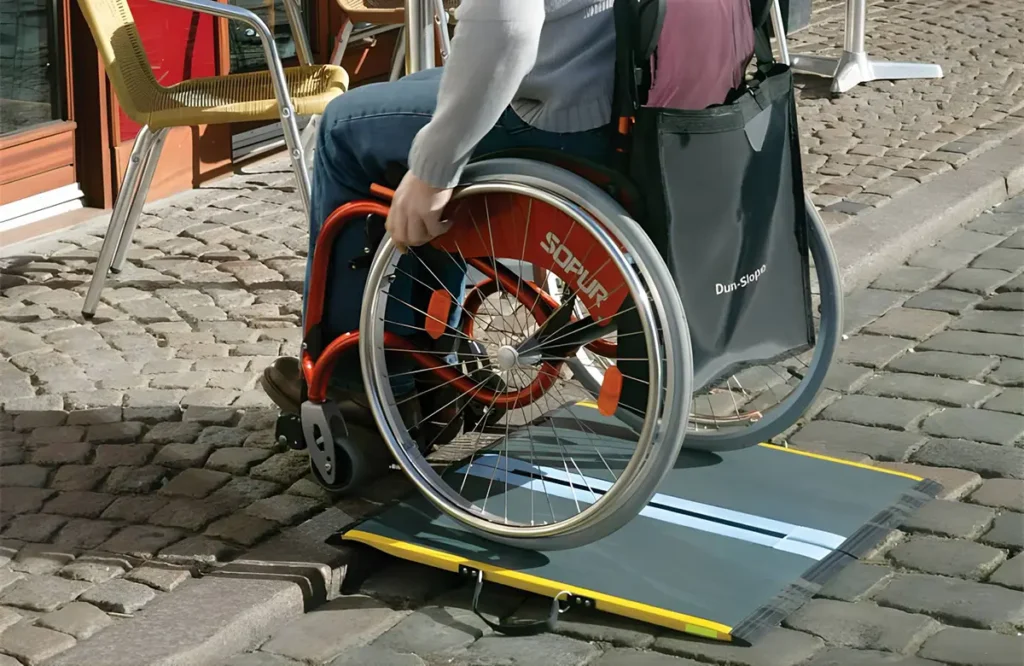 Barrierefreie Rollstuhlrampe für Bordsteinstufe