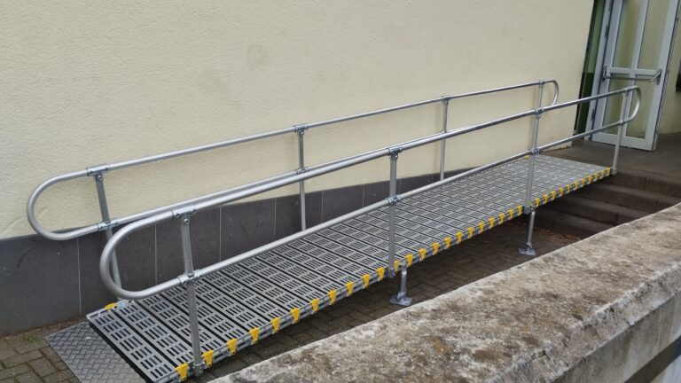 Barrierefreie Rollstuhlrampe von EUWahllokal Amandusstraße 2024