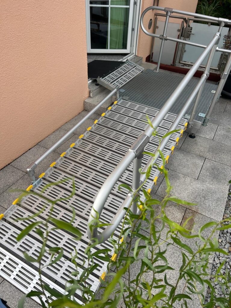 Barrierefreie Rollstuhlrampe in Wohnhaus