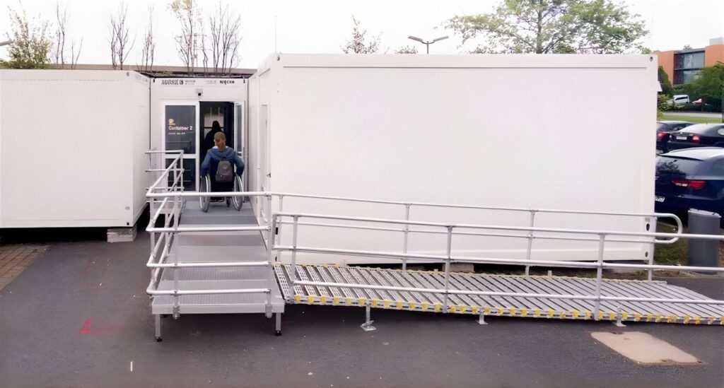Barrierefreie Rollstuhlrampe zu Container Hochsch Hamm-Lippstadt