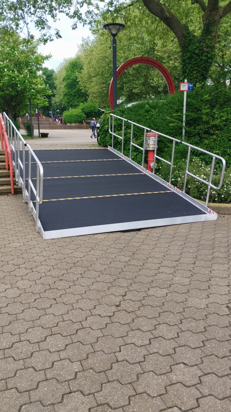 Barrierefreie Rollstuhlrampe am Campuslauf TU Dortmund