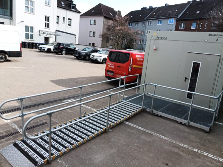 Barrierefreie Rollstuhlrampe bei Umdasch Postbank