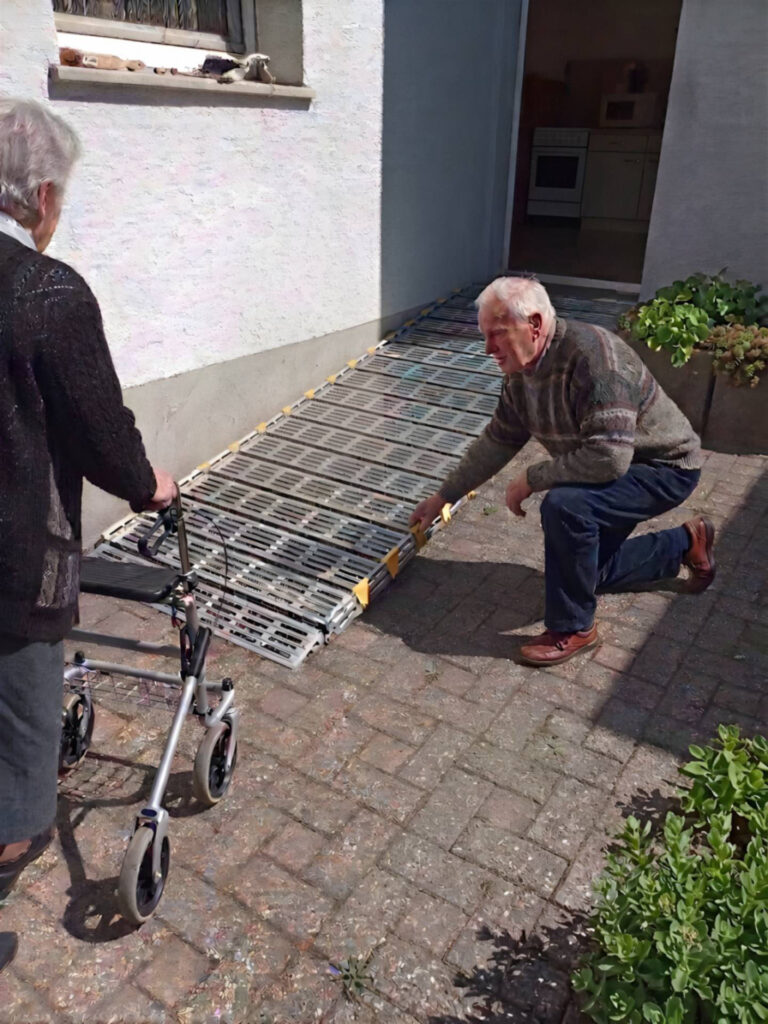 Barrierefreie Rollstuhlrampe zu Wohnhaus