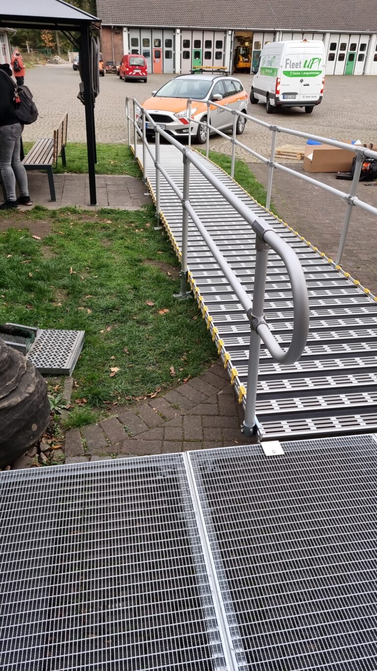 Barrierefreie Rollstuhlrampe bei AotobahnGmbH