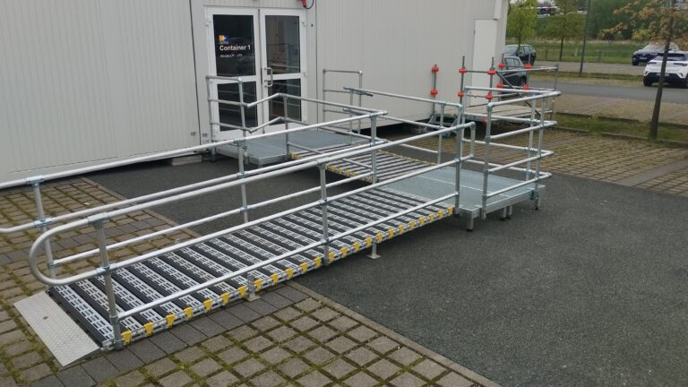 Barrierefreie Rollstuhlrampe bei Hochschule Hamm-Lippstadt