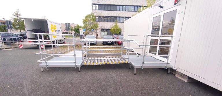 Barrierefreie Rollstuhlrampe bei Hochschule Hamm-Lippstadt